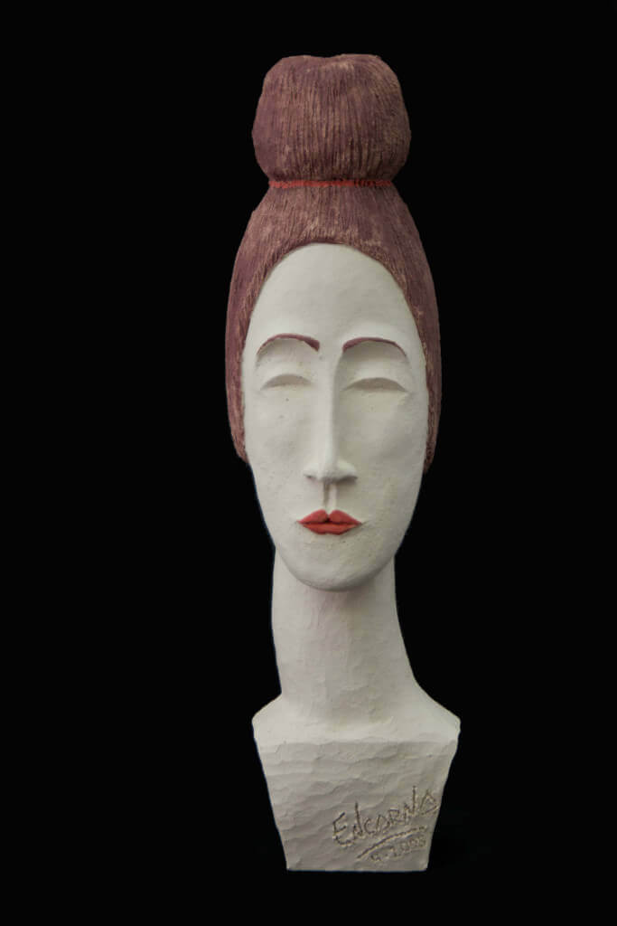 Fen Mugüerza - escultora ceramista - Taller de arte en Ourense - Dama con moño